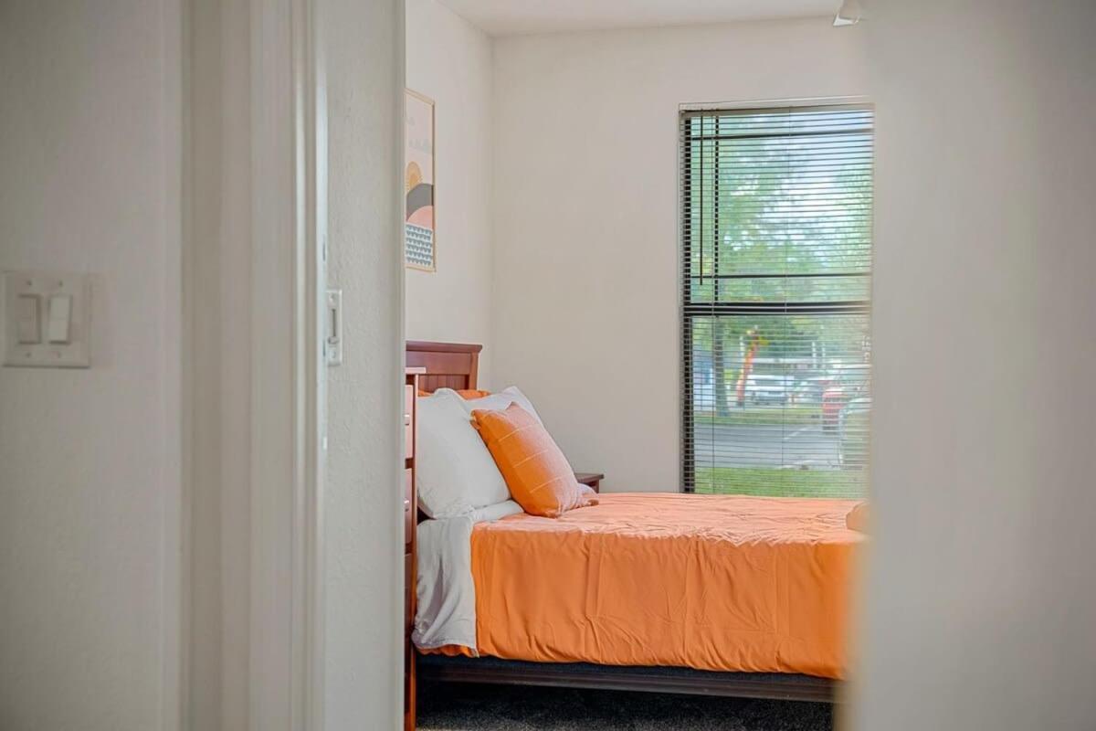 Budget Friendly Sleeps 8 Discounts Available Тампа Экстерьер фото